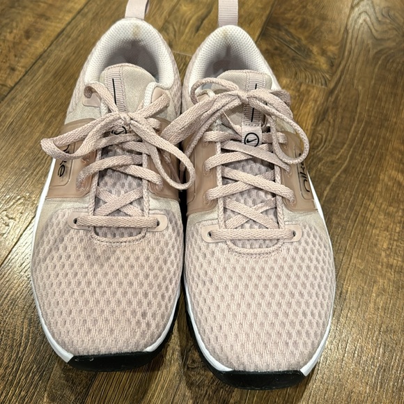 Nike - Picture 2 of 7